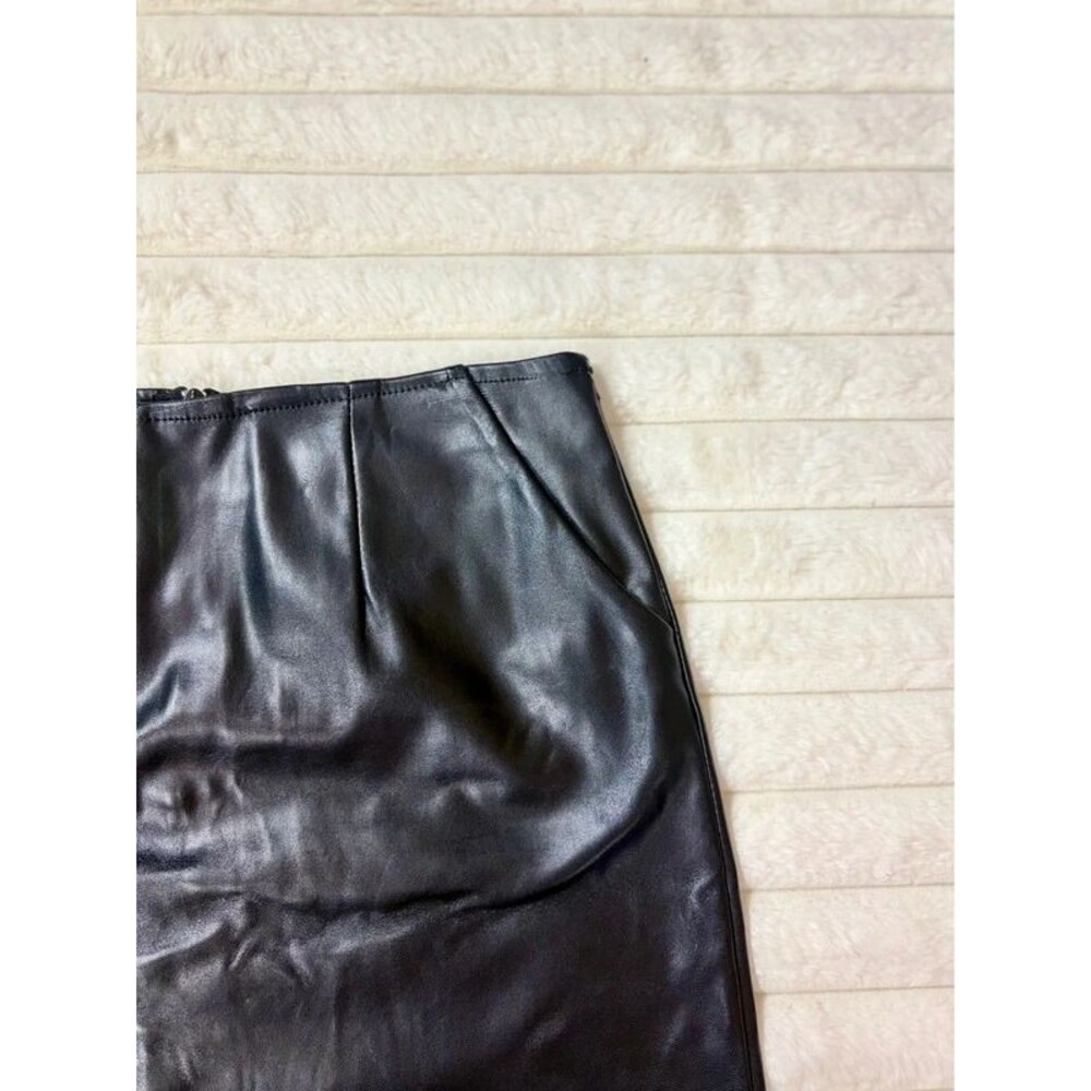 Windsor Vintage Faux Black Leather Mini Skirt Biker Curved Hem Size Small - Picture 3 of 5